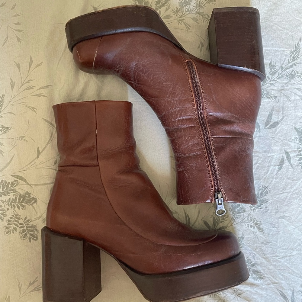 Intervalle platform brown boots!